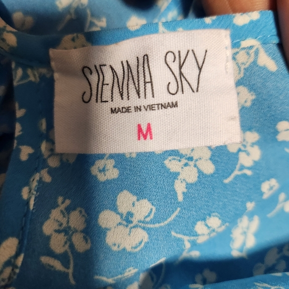 Sienna sky blue floral midi dress - Picture 7 of 8